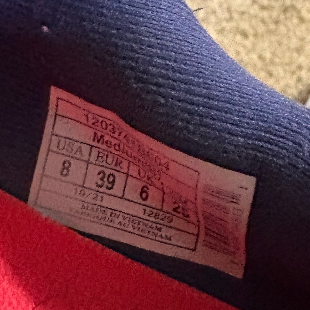Brooks ! 😍Women's Athletic Shoes - Pink and Navy - Picture 6 of 6